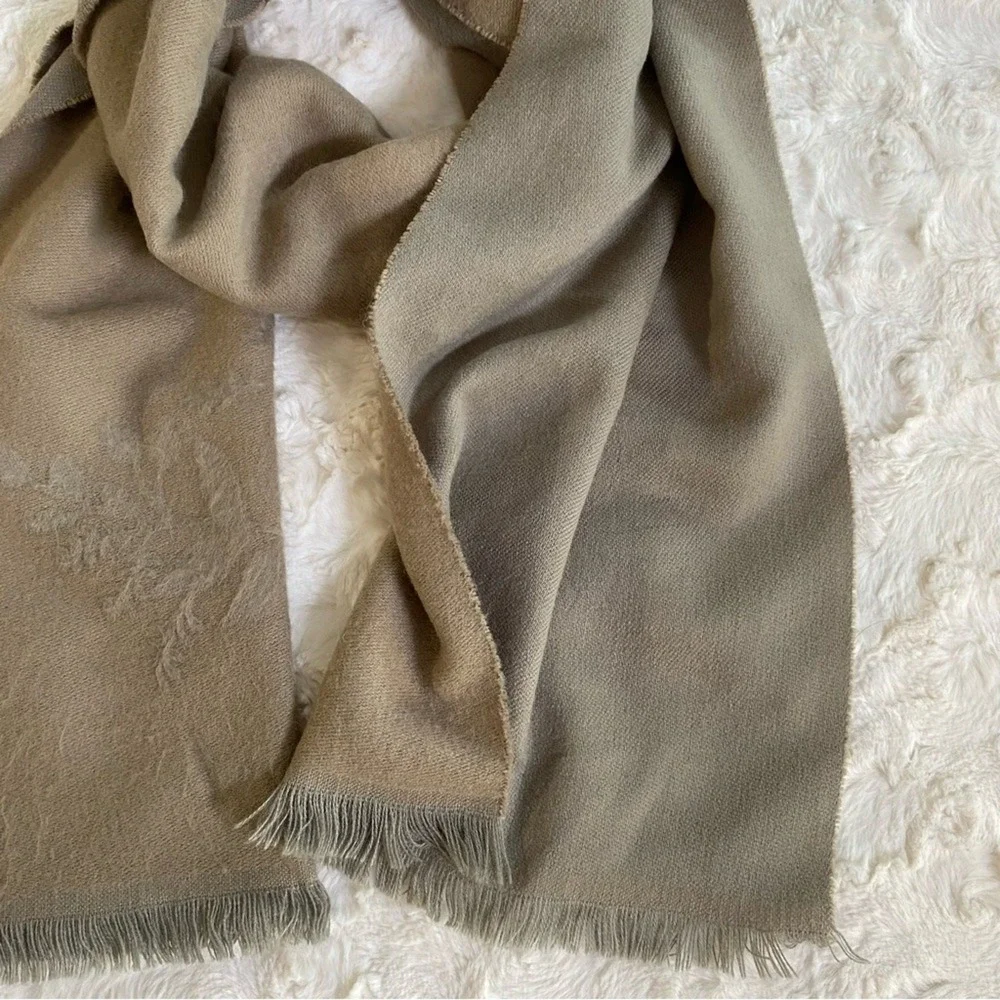 b. Boutique‎ by evergreen Women's Scarf Two Tone Cream Tan Soft Floral Detail